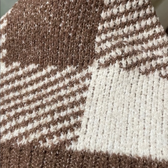 Pink Rose Chunky‎ Knit Cropped Brown and White Checkered Sweater - Picture 5 of 7
